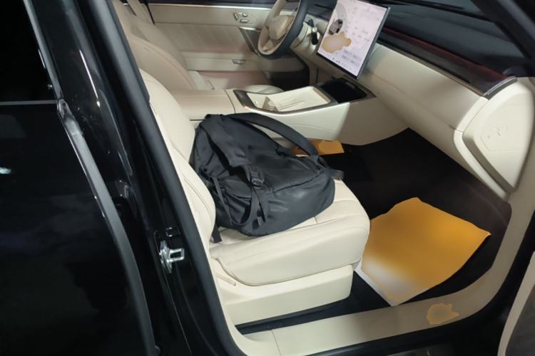 Used ONVO Luxeed L90 2025 Model—Max Six-Seater Version Right Front Seat