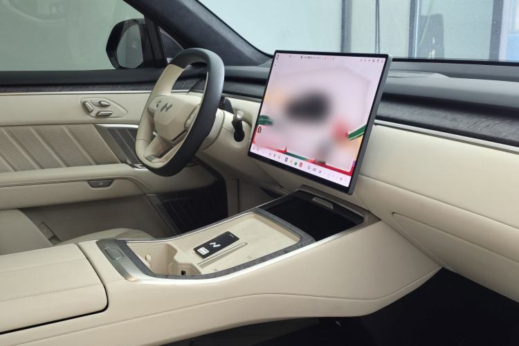 Used ONVO Luxeed L90 2025 Model—Ultra Six-Seater Version Right Front Seat