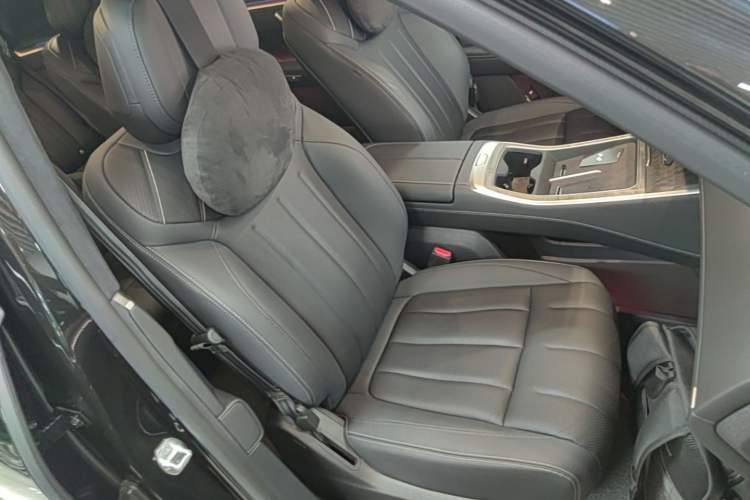 Used ONVO Luxeed L90 2025 Model—Ultra Six-Seater Version Right Front Seat