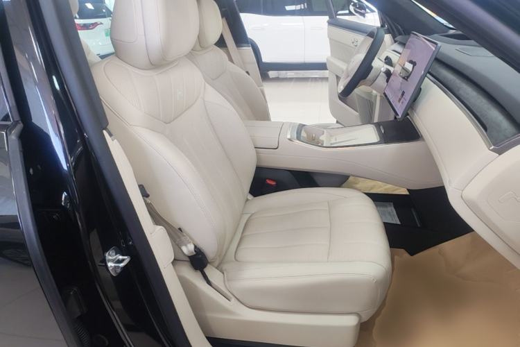 Used ONVO Luxeed L90 2025 Model—Max Six-Seater Version Right Front Seat