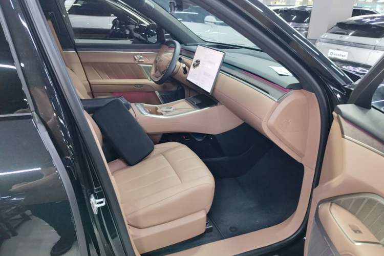 Used ONVO Luxeed L90 2025 Model—Ultra Six-Seater Version Right Front Seat