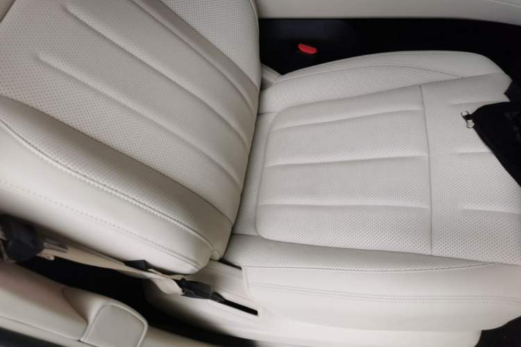 Used ONVO Luxeed L90 2025 Model—Ultra Six-Seater Version Right Front Seat