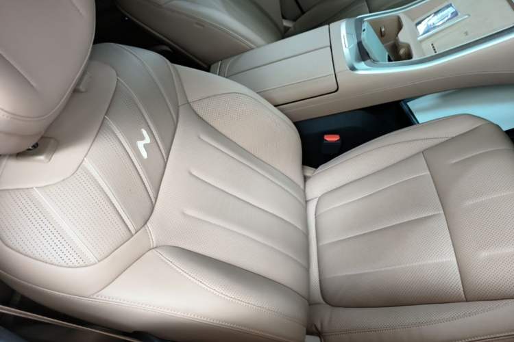 Used ONVO Luxeed L90 2025 Model—Max Six-Seater Version Right Front Seat