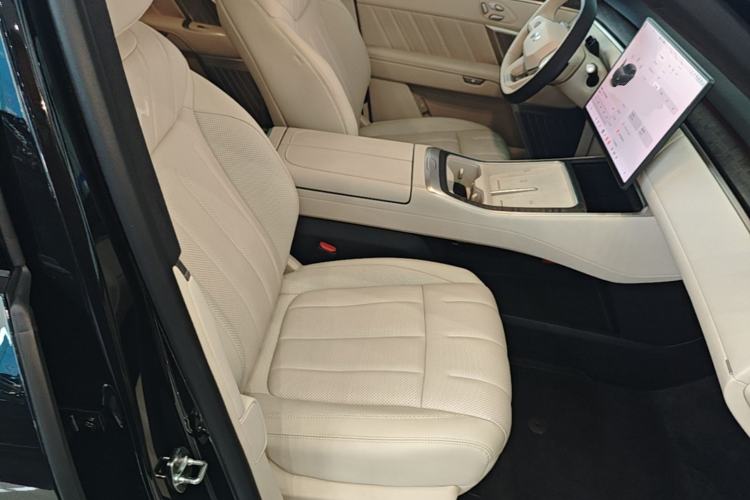 Used ONVO Luxeed L90 2025 Model—Ultra Six-Seater Version Right Front Seat