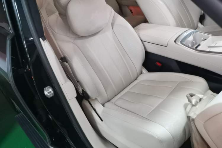 Used ONVO Luxeed L90 2025 Model—Ultra Six-Seater Version Right Front Seat