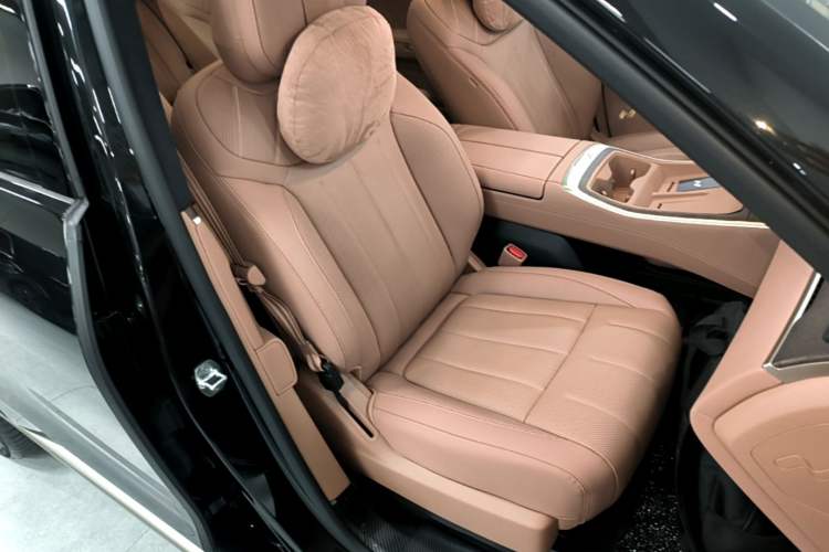 Used ONVO Luxeed L90 2025 Model—Ultra Six-Seater Version Right Front Seat