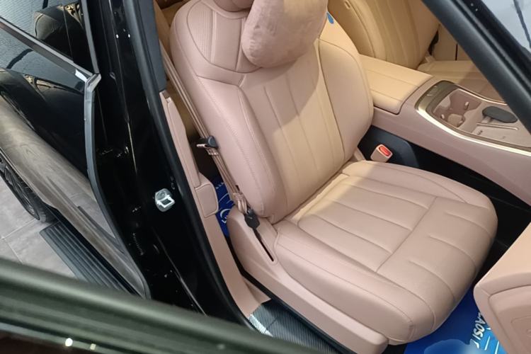 Used ONVO Luxeed L90 2025 Model—Black Knight Special Edition—Six-Seater Right Front Seat