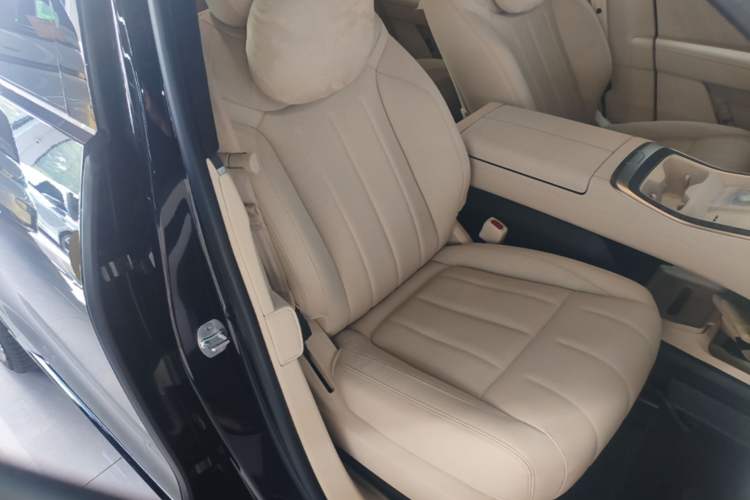 Used ONVO Luxeed L90 2025 Model—Max Six-Seater Version Right Front Seat