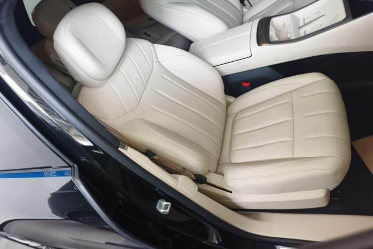 Used ONVO Luxeed L90 2025 Model—Ultra Six-Seater Version Right Front Seat