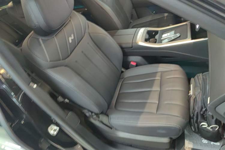 Used ONVO Luxeed L90 2025 Model—Ultra Six-Seater Version Right Front Seat
