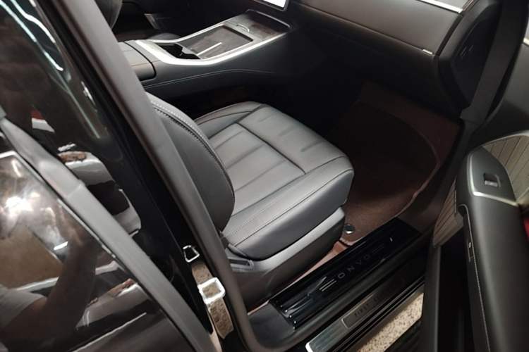 Used ONVO Luxeed L90 2025 Model—Ultra Six-Seater Version Right Front Seat