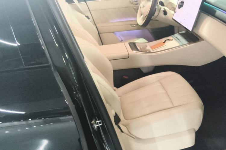 Used ONVO Luxeed L90 2025 Model—Max Six-Seater Version Right Front Seat