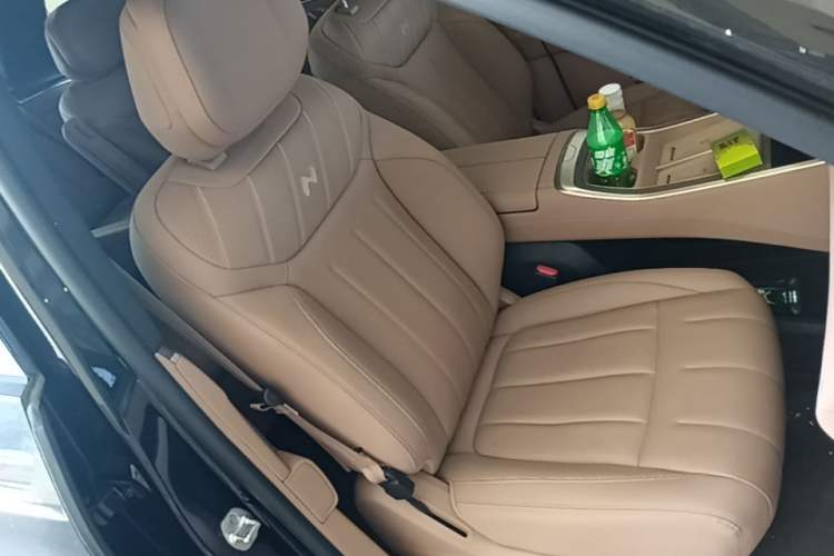 Used ONVO Luxeed L90 2025 Model—Ultra Six-Seater Version Right Front Seat