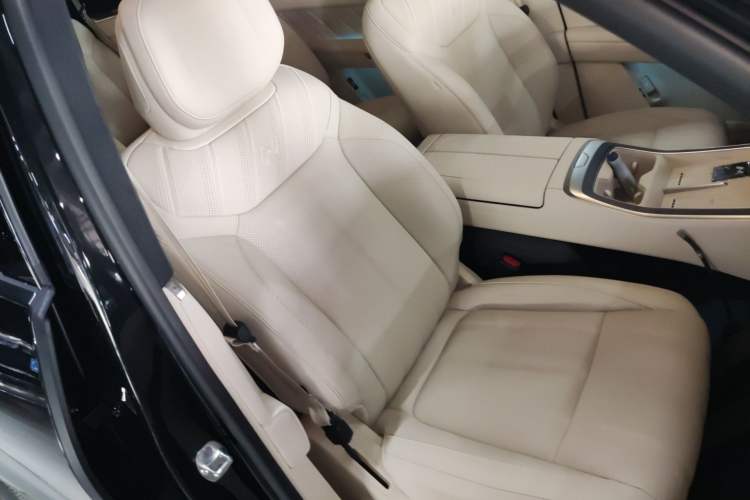 Used ONVO Luxeed L90 2025 Model—Max Six-Seater Version Right Front Seat