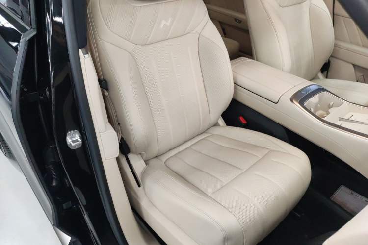 Used ONVO Luxeed L90 2025 Model—Ultra Six-Seater Version Right Front Seat