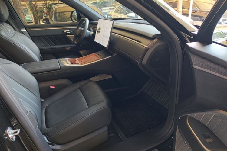 Used ONVO Luxeed L90 2025 Model—Ultra Six-Seater Version Right Front Seat
