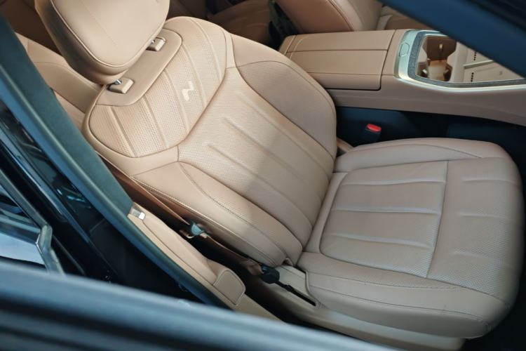 Used ONVO Luxeed L90 2025 Model—Max Six-Seater Version Right Front Seat