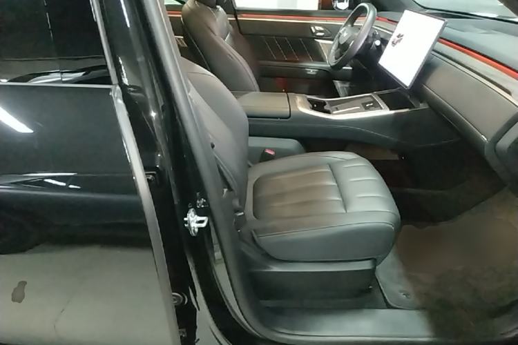 Used ONVO Luxeed L90 2025 Model—Ultra Six-Seater Version Right Front Seat
