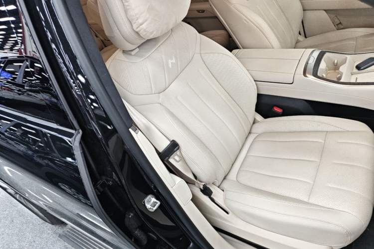Used ONVO Luxeed L90 2025 Model—Max Six-Seater Version Right Front Seat