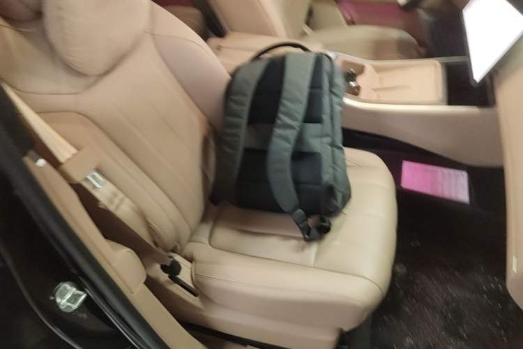 Used ONVO Luxeed L90 2025 Model—Max Six-Seater Version Right Front Seat