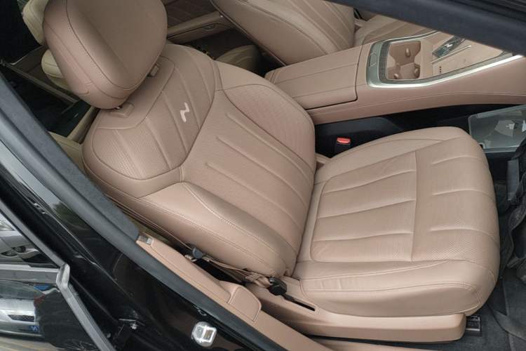 Used ONVO Luxeed L90 2025 Model Ultra Six-Seater 60-degree Battery Edition Right Front Seat