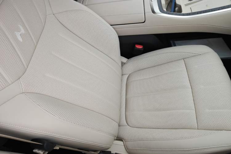 Used ONVO Luxeed L90 2025 Model—Max Six-Seater Version Right Front Seat