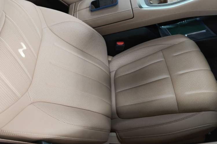 Used ONVO Luxeed L90 2025 Model—Max Six-Seater Version Right Front Seat
