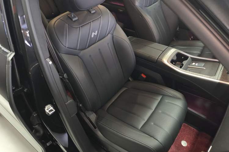 Used ONVO Luxeed L90 2025 Model—Max Six-Seater Version Right Front Seat