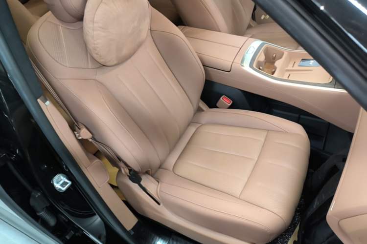 Used ONVO Luxeed L90 2025 Model—Ultra Six-Seater Version Right Front Seat