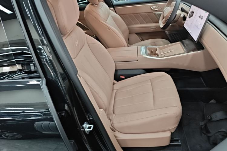 Used ONVO Luxeed L90 2025 Model—Black Knight Special Edition—Six-Seater Right Front Seat