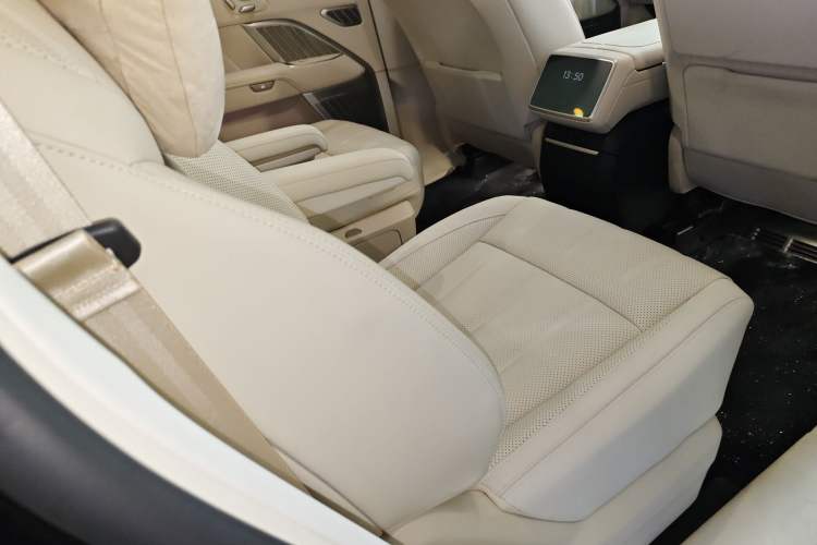 Used ONVO Luxeed L90 2025 Model—Max Six-Seater Version Right Front Seat
