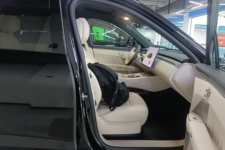 Used ONVO Luxeed L90 2025 Model—Ultra Six-Seater Version Right Front Seat