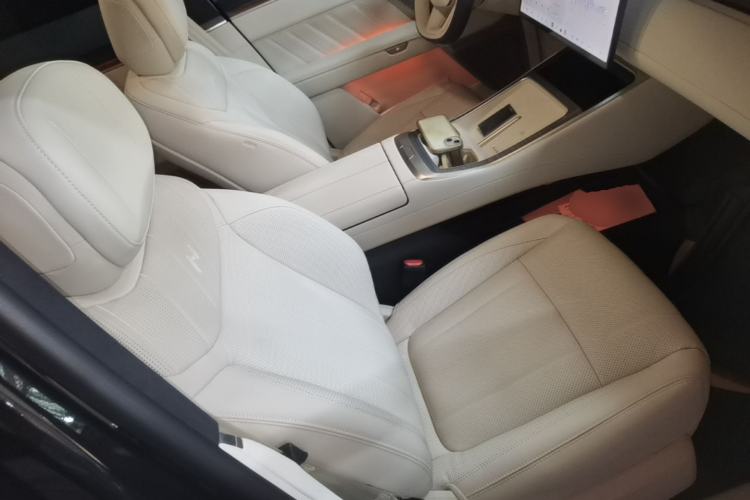 Used ONVO Luxeed L90 2025 Model—Ultra Six-Seater Version Right Front Seat