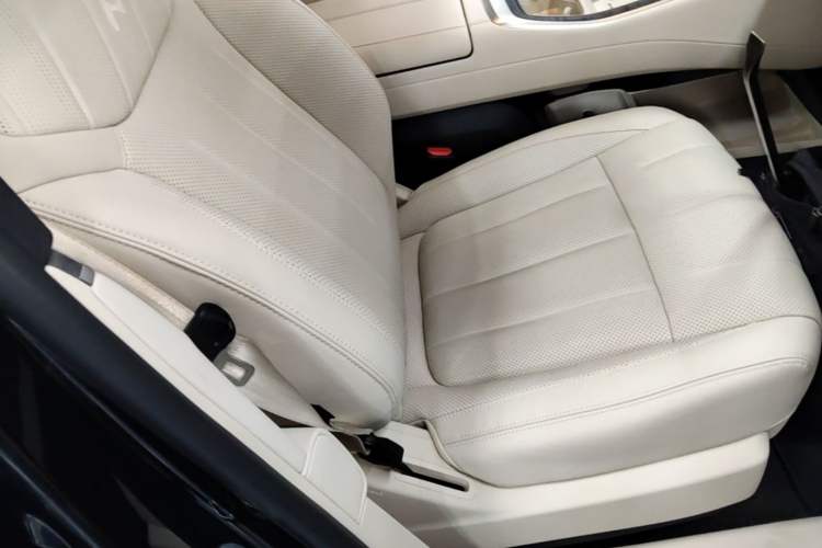 Used ONVO Luxeed L90 2025 Model—Max Six-Seater Version Right Front Seat