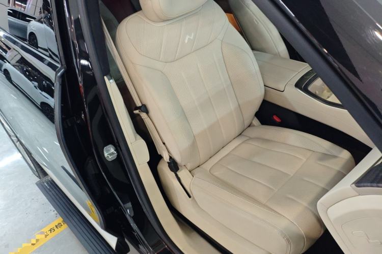 Used ONVO Luxeed L90 2025 Model—Ultra Six-Seater Version Right Front Seat