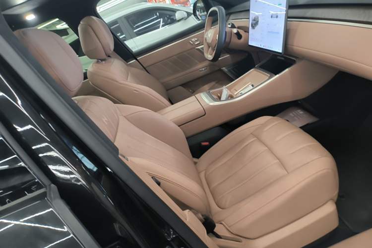 Used ONVO Luxeed L90 2025 Model—Max Six-Seater Version Right Front Seat