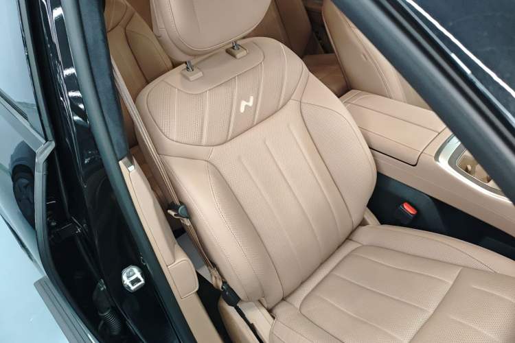 Used ONVO Luxeed L90 2025 Model—Max Six-Seater Version Right Front Seat