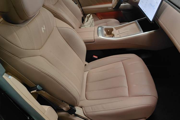 Used ONVO Luxeed L90 2025 Model—Ultra Six-Seater Version Right Front Seat