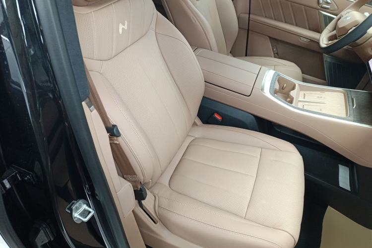 Used ONVO Luxeed L90 2025 Model—Max Six-Seater Version Right Front Seat