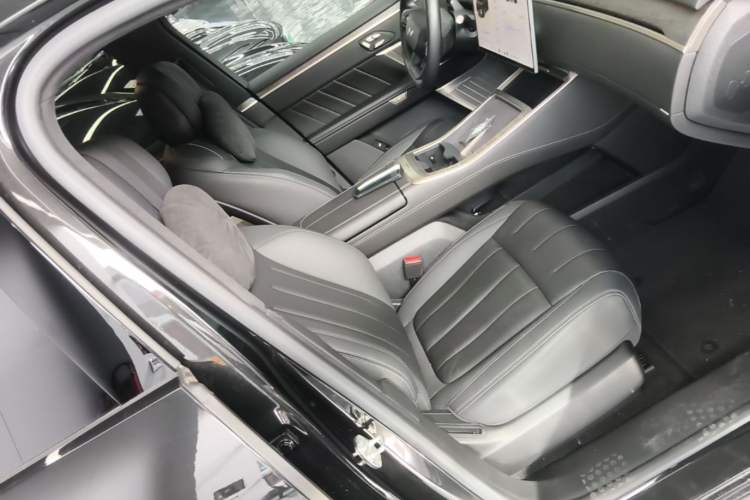 Used ONVO Luxeed L90 2025 Model—Max Six-Seater Version Right Front Seat
