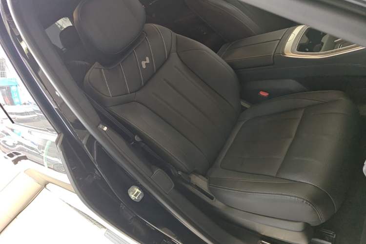 Used ONVO Luxeed L90 2025 Model—Ultra Six-Seater Version Right Front Seat