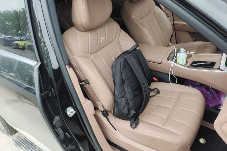 Used ONVO Luxeed L90 2025 Model—Ultra Six-Seater Version Right Front Seat