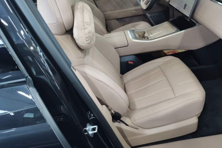 Used ONVO Luxeed L90 2025 Model—Max Six-Seater Version Right Front Seat