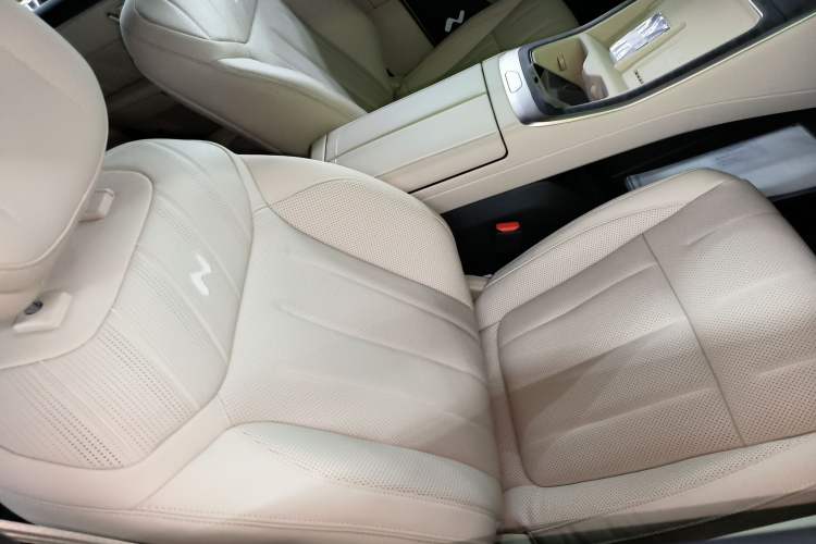 Used ONVO Luxeed L90 2025 Model—Max Six-Seater Version Right Front Seat