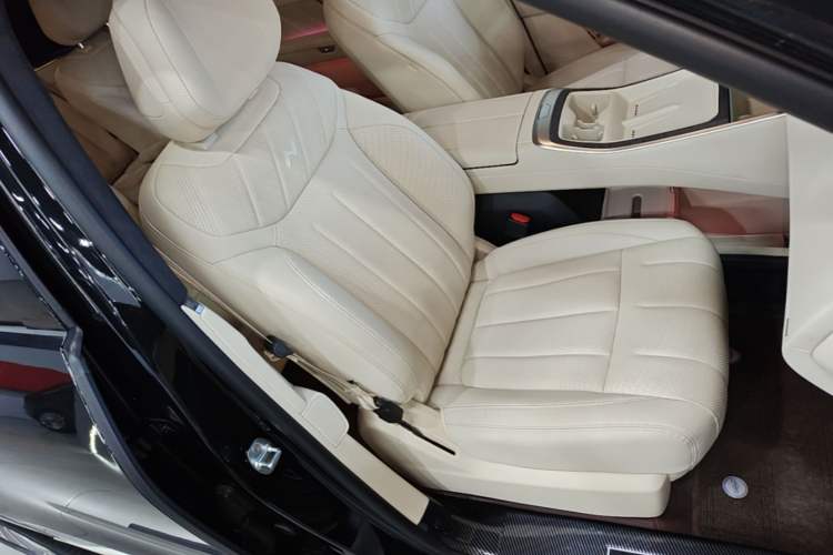 Used ONVO Luxeed L90 2025 Model—Ultra Six-Seater Version Right Front Seat