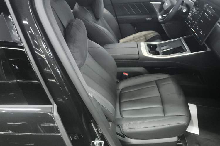 Used ONVO Luxeed L90 2025 Model—Max Six-Seater Version Right Front Seat