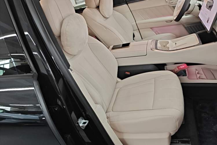 Used ONVO Luxeed L90 2025 Model—Ultra Six-Seater Version Right Front Seat