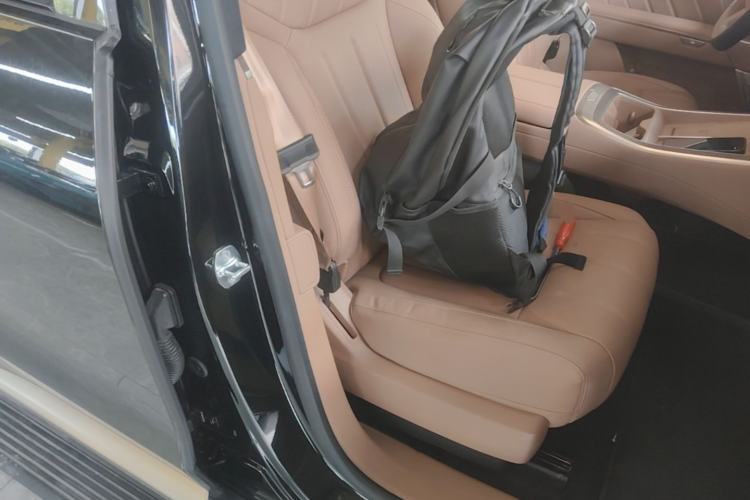 Used ONVO Luxeed L90 2025 Model—Ultra Six-Seater Version Right Front Seat