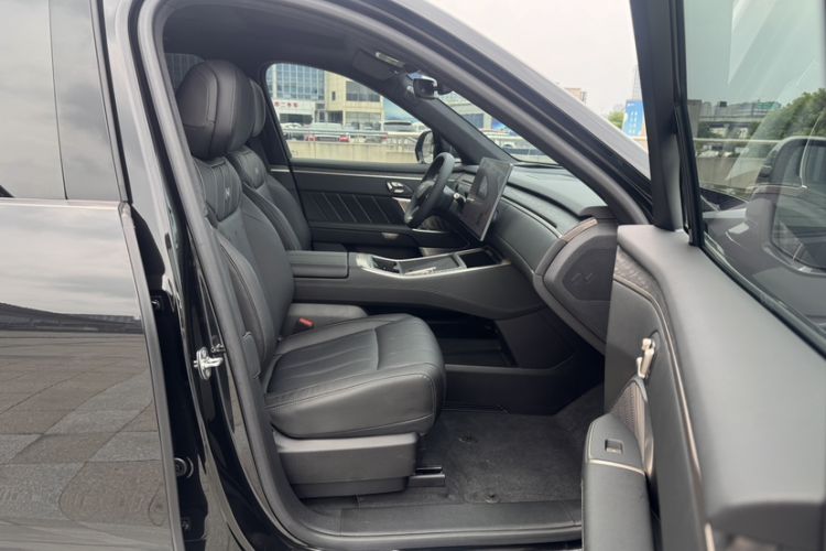 Used ONVO Luxeed L90 2025 Model—Max Six-Seater Version Right Front Seat