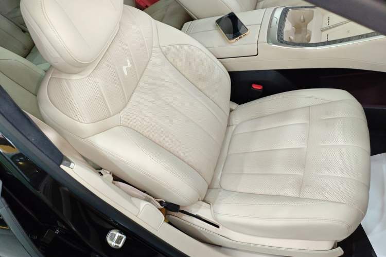 Used ONVO Luxeed L90 2025 Model—Max Six-Seater Version Right Front Seat